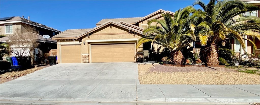 view of front facade with a garage