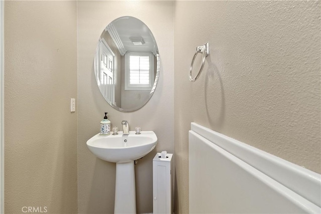 bathroom featuring sink