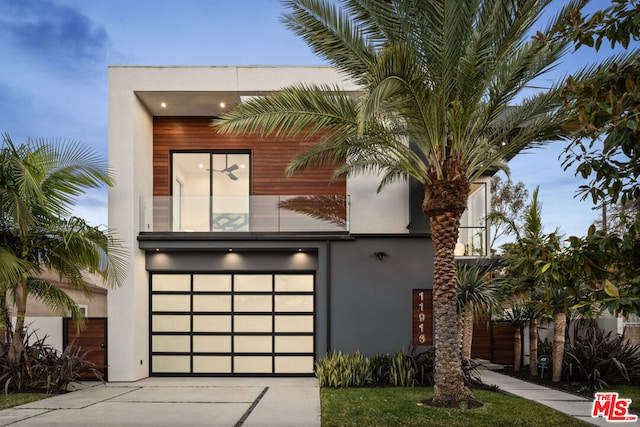 view of front facade featuring a garage