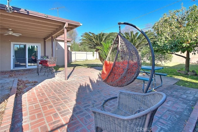 view of patio featuring ceiling fan, a fenced backyard, and outdoor dining space