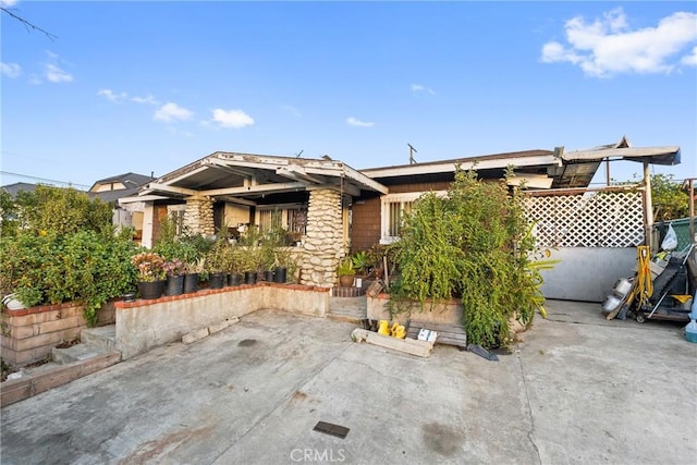 view of front of property featuring a patio