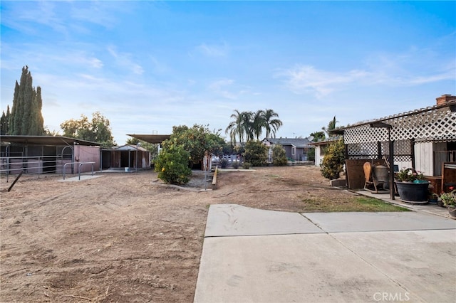 view of yard with an outdoor structure