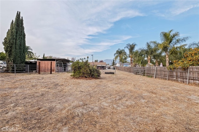 view of yard with an outdoor structure