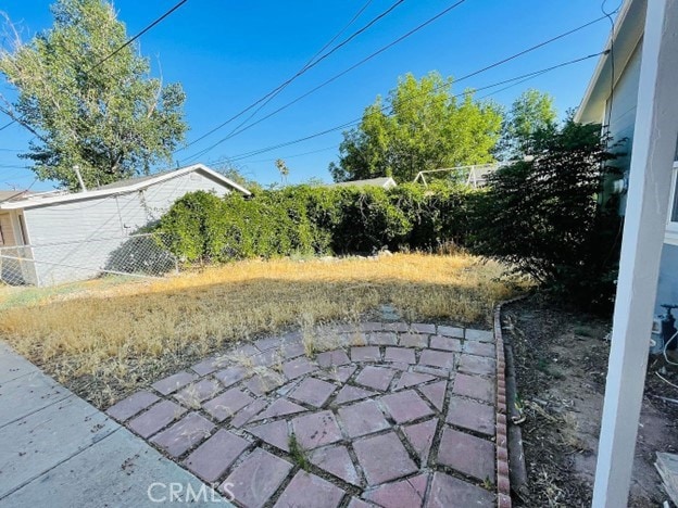 view of yard featuring a patio area