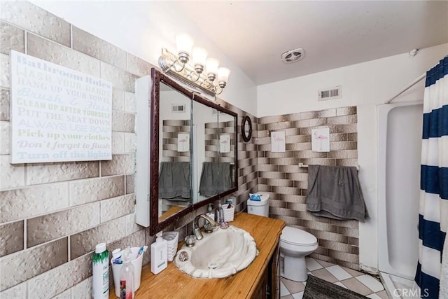 bathroom with toilet, vanity, and curtained shower