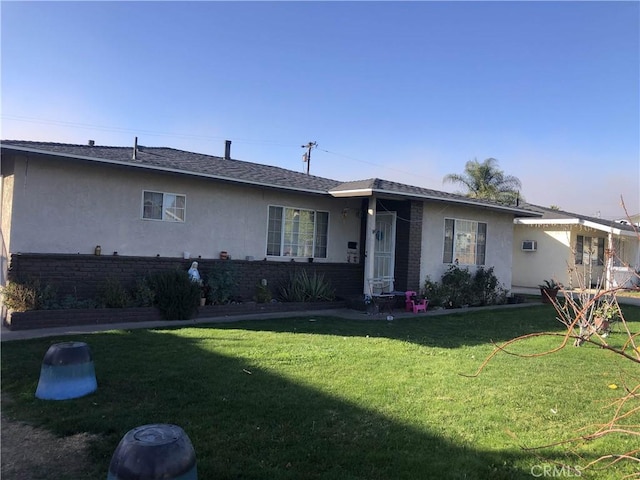 ranch-style house featuring a front lawn