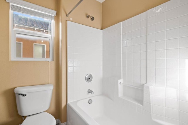 full bath with toilet and shower / tub combination