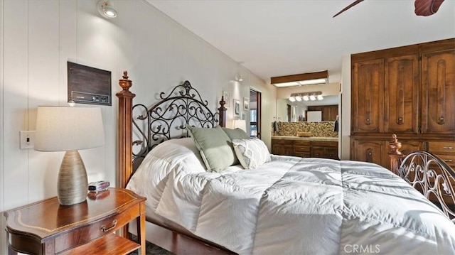 bedroom with ceiling fan