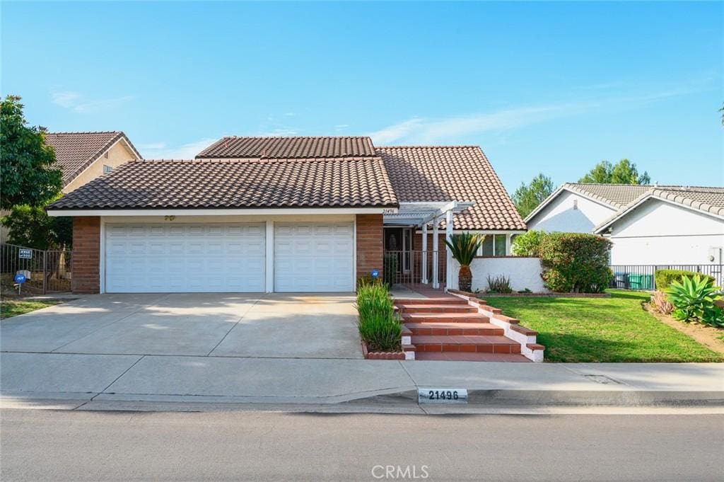 view of front of property featuring a garage and a front lawn