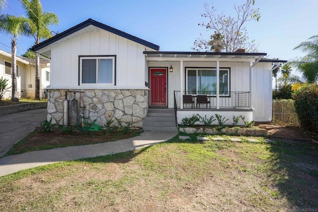 view of front of home with a front lawn and covered porch