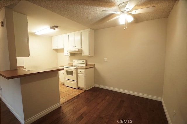 kitchen with electric stove, ceiling fan, hardwood / wood-style floors, kitchen peninsula, and white cabinets