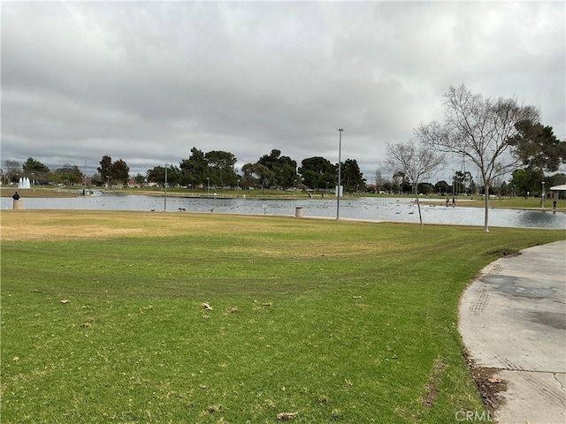 view of yard featuring a water view