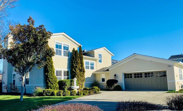 view of front facade featuring a garage