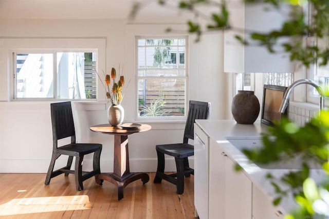 sitting room with light hardwood / wood-style floors