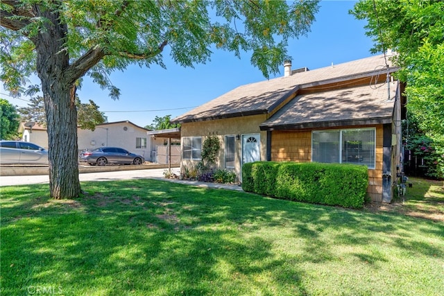 single story home featuring a front lawn