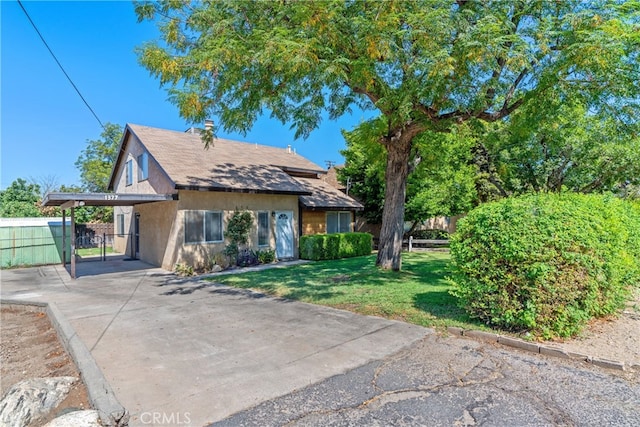 view of front of house featuring a front yard