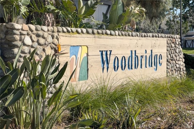 view of community / neighborhood sign