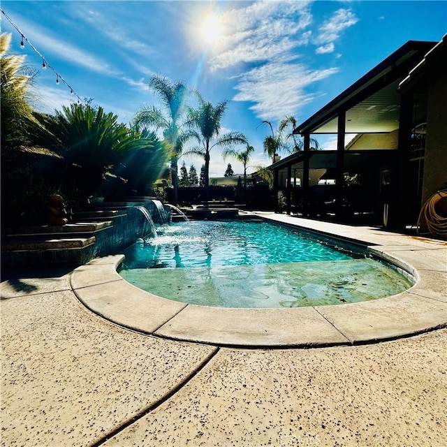 view of swimming pool featuring pool water feature