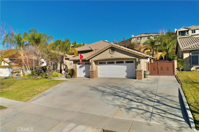 view of front of house featuring a front yard