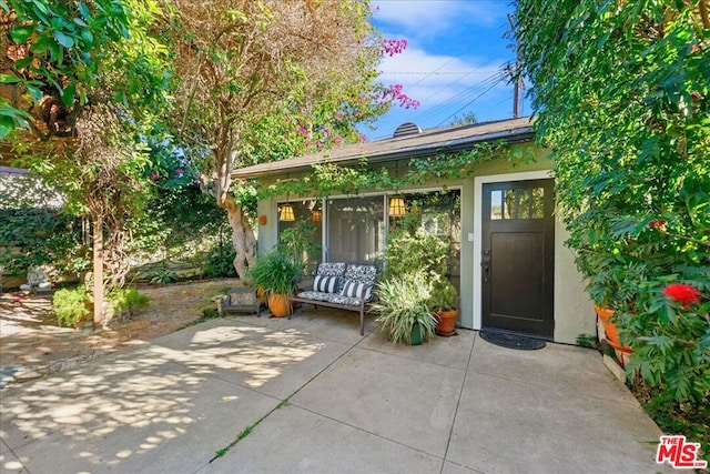 entrance to property with a patio