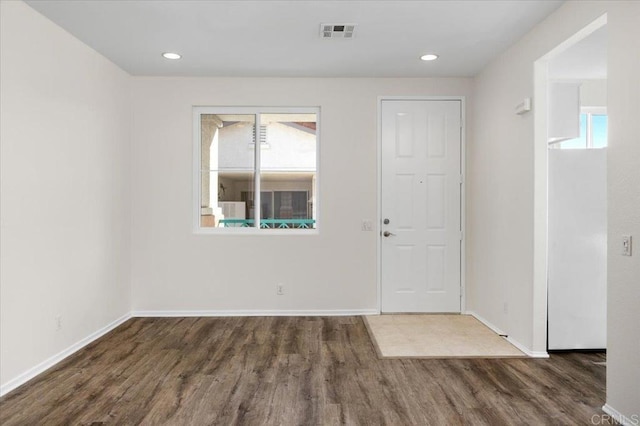 foyer featuring baseboards, visible vents, dark wood finished floors, and recessed lighting