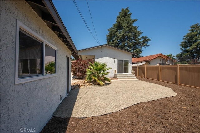 view of yard featuring a patio area