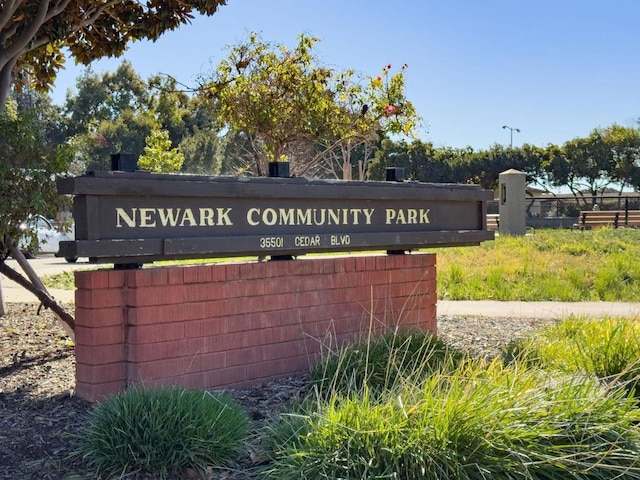 view of community / neighborhood sign