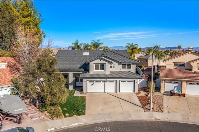 view of front property featuring a garage