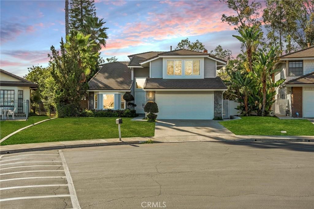 view of front facade featuring a lawn and a garage