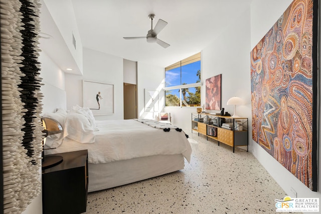 bedroom with ceiling fan