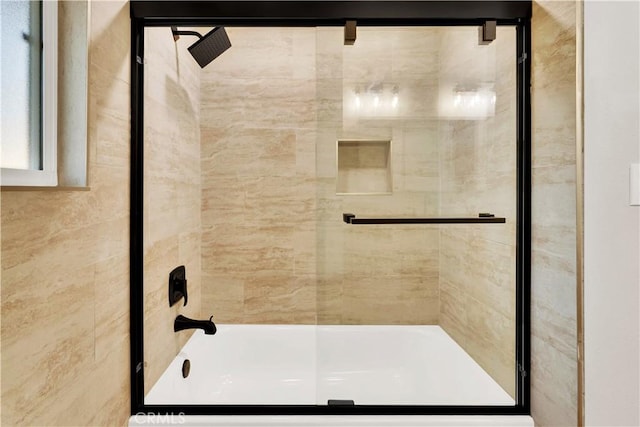 bathroom with enclosed tub / shower combo