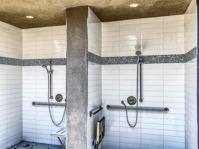 bathroom featuring tiled shower