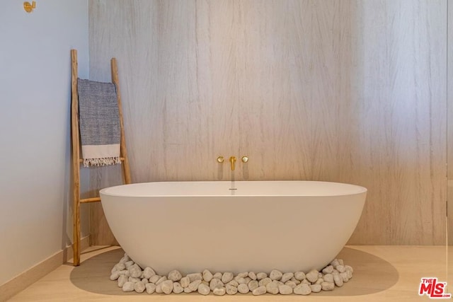 bathroom featuring a bathing tub