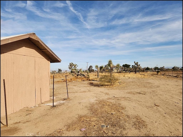 view of yard featuring a rural view