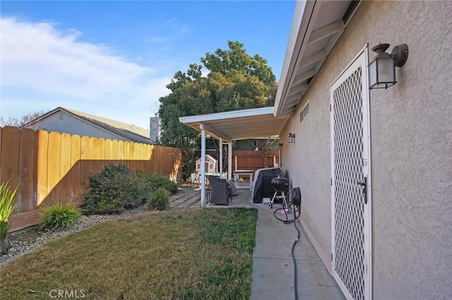 view of yard with a patio