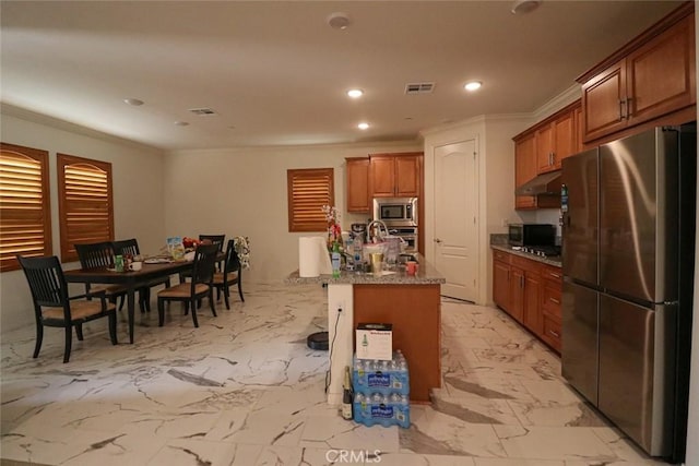 kitchen with stainless steel appliances, a center island with sink, a kitchen breakfast bar, and ornamental molding