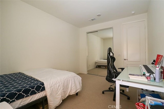 bedroom featuring carpet floors and a closet