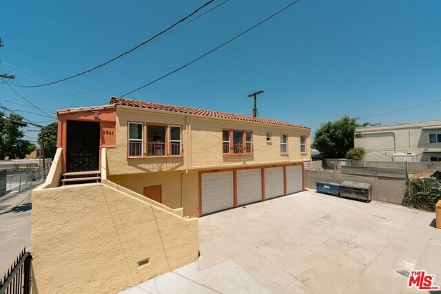 mediterranean / spanish-style home featuring a garage