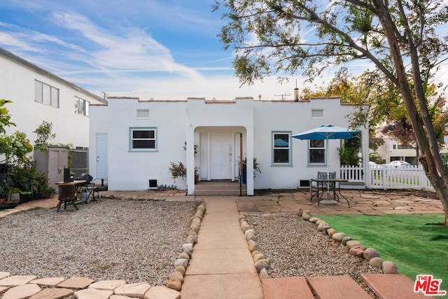 view of front of property featuring a patio