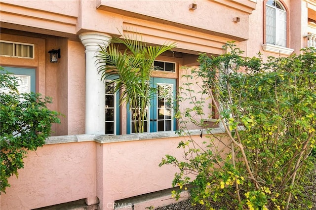 property entrance with stucco siding