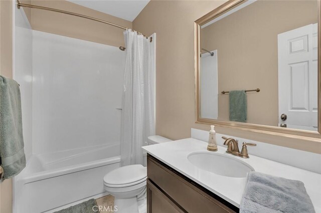 full bathroom featuring toilet, vanity, and shower / bath combo