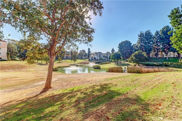 view of yard featuring a water view