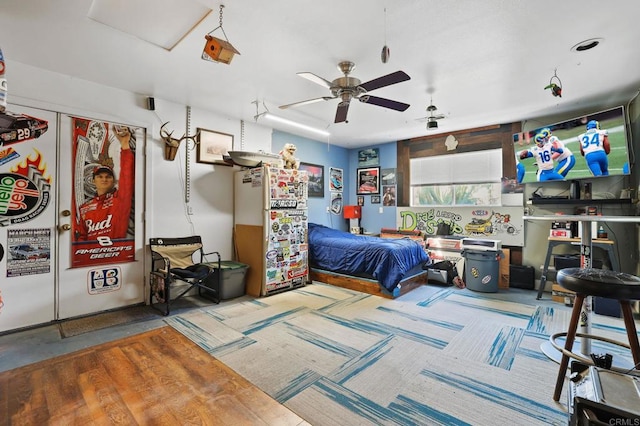 bedroom with ceiling fan and a closet