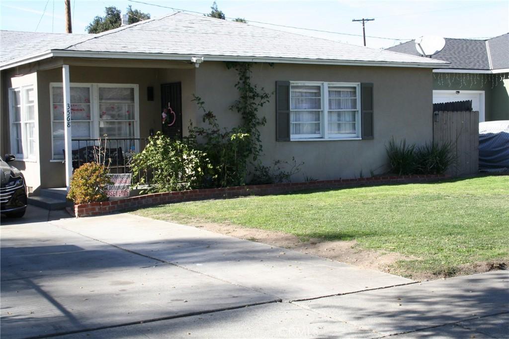 view of front of home with a front yard