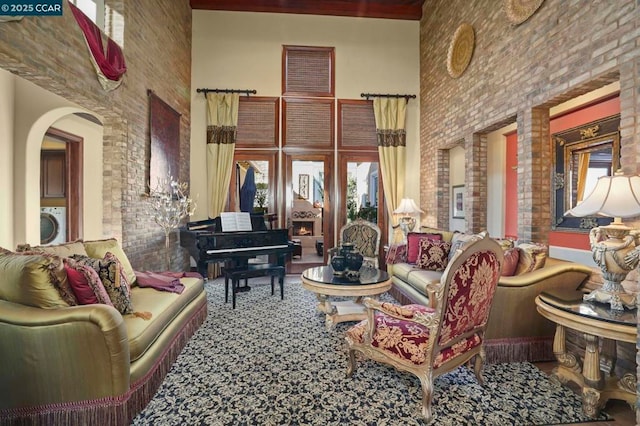 building lobby featuring washer / dryer