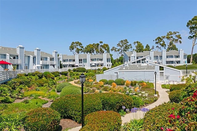 view of property's community featuring a residential view