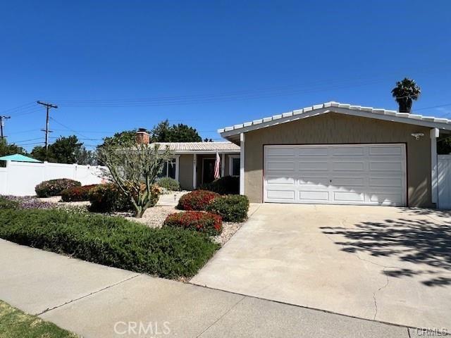 single story home featuring a garage