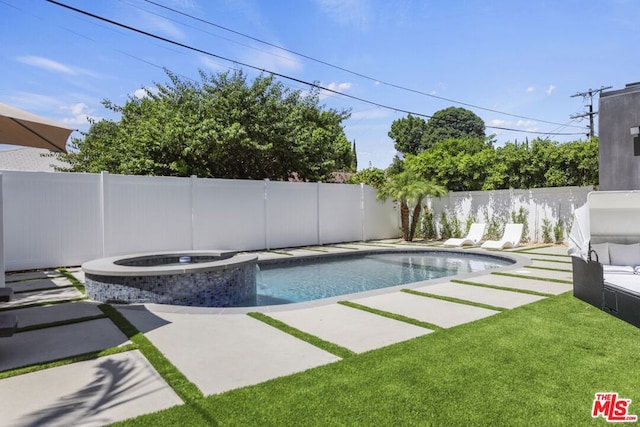 view of pool featuring an in ground hot tub and a lawn