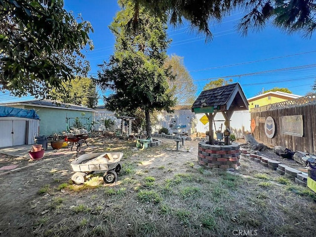 view of yard with a storage unit