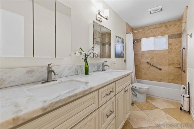 full bathroom featuring shower / bath combo with shower curtain, toilet, and vanity